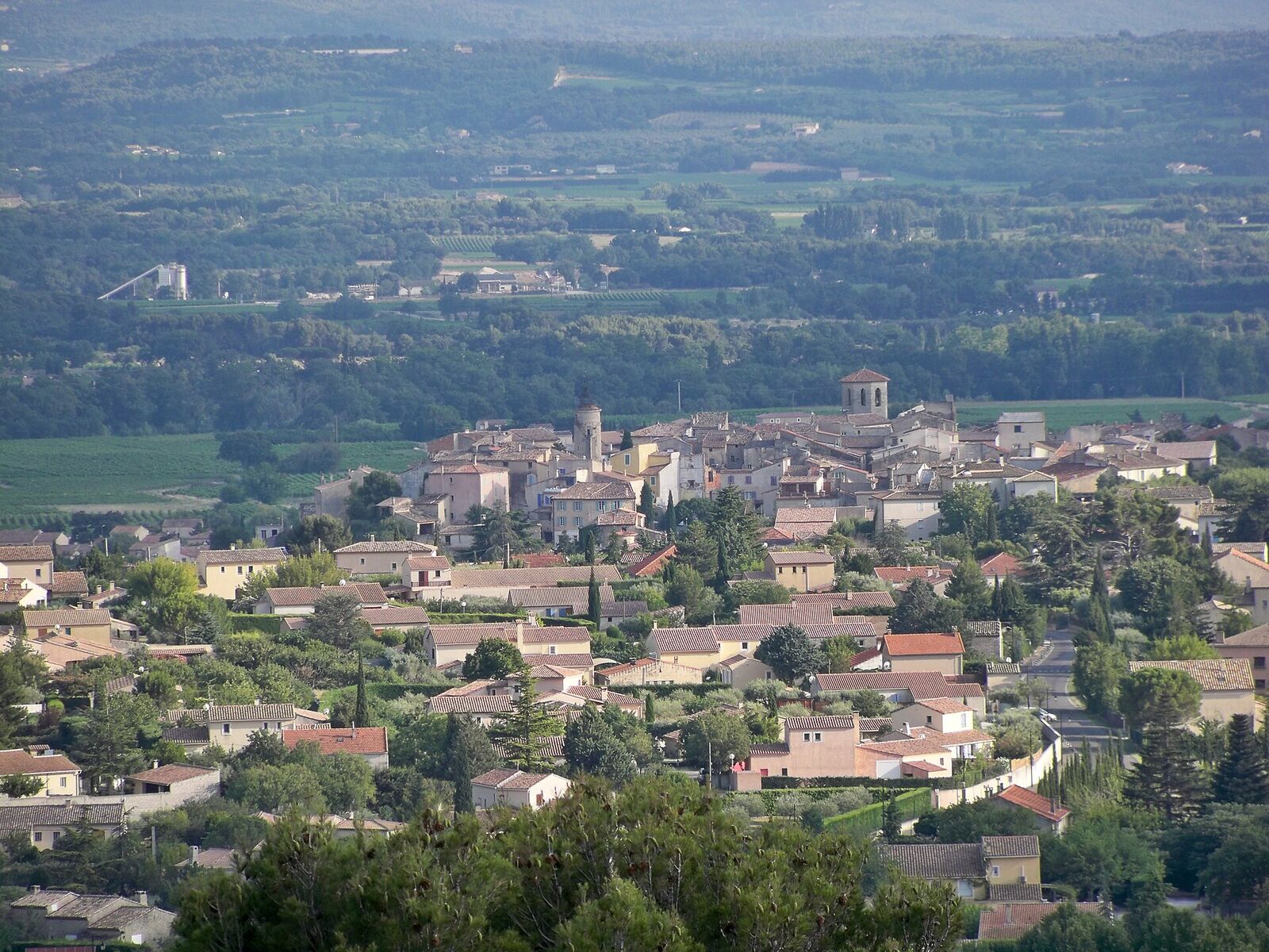 Caromb and its rooftops at the foot of the hills